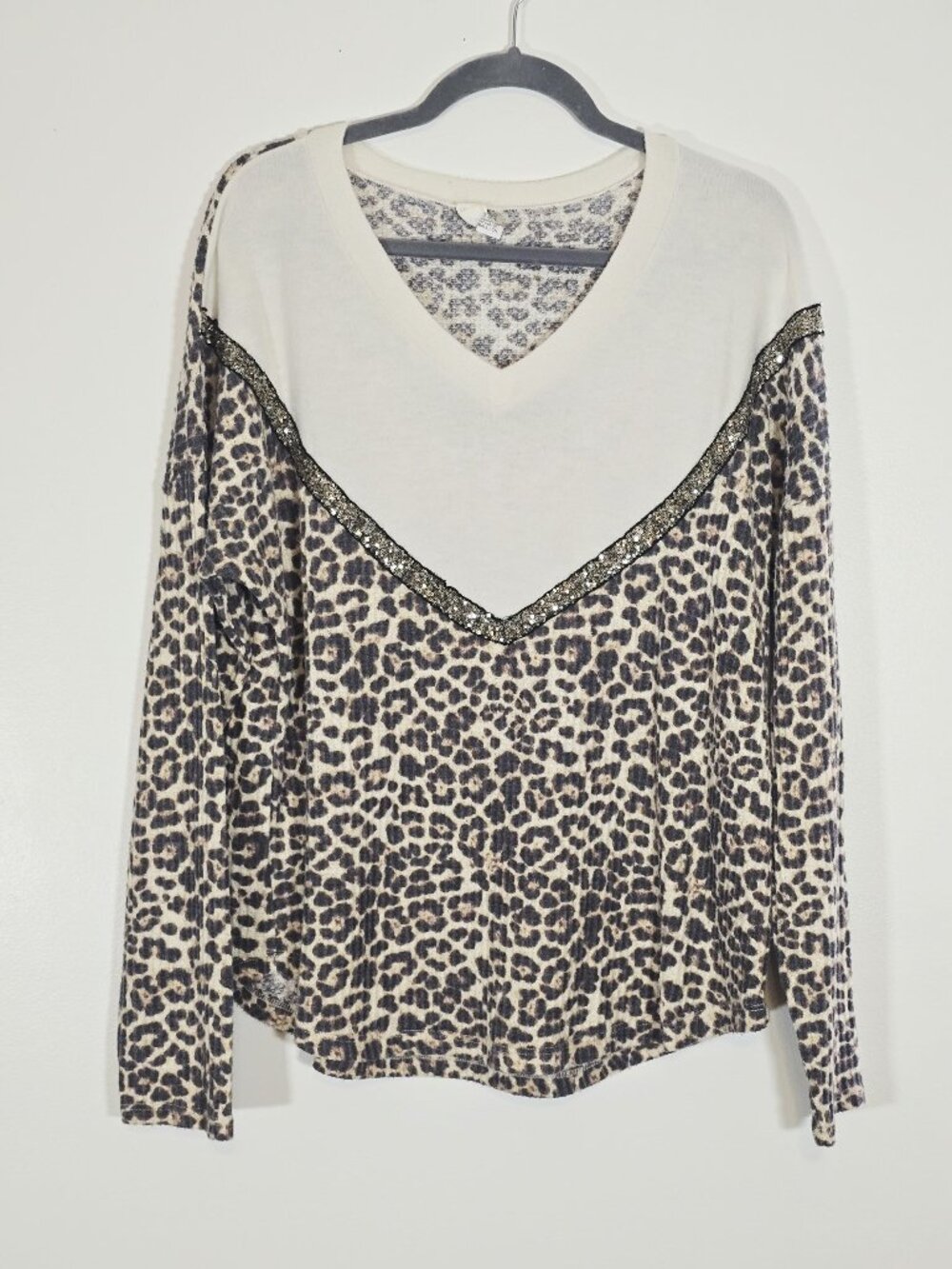 Joie Leopard Print Long Sleeve V-Neck Top W/ Sequin Detail Small Polyester Blend